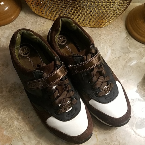 Sneakers - Picture 1 of 3